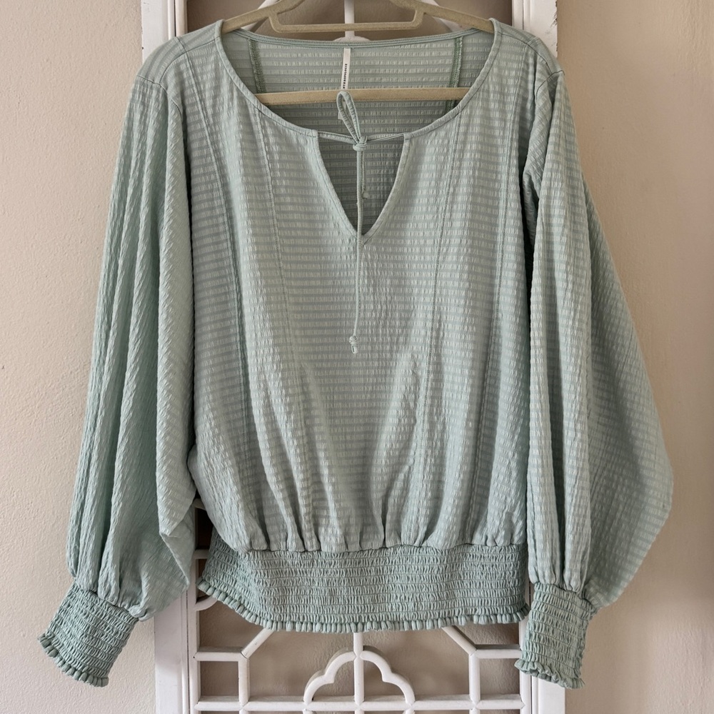 Chic Mint Blouse with Textured Design